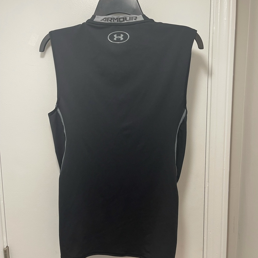 Under Armour’s Men Compression Tanks - image 2